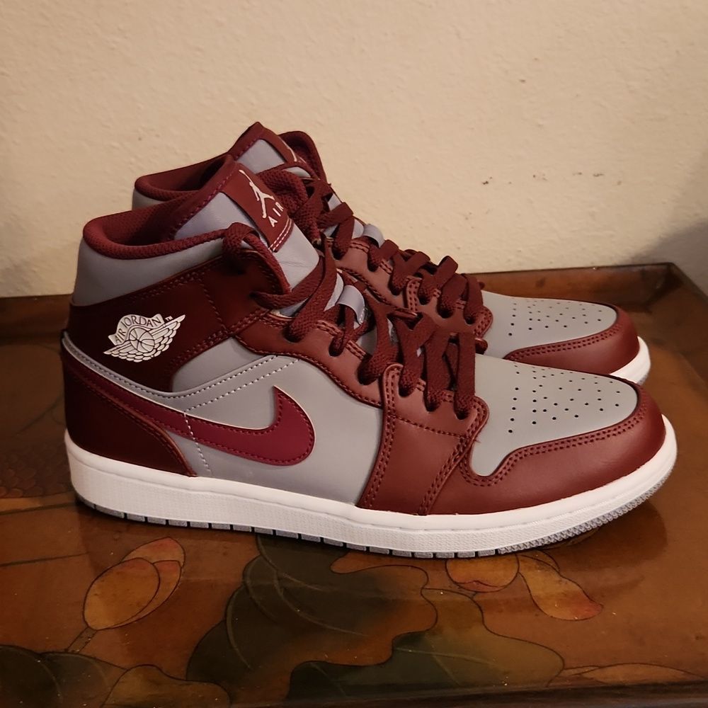 Nike Air Jordan 1 Mid DQ8426-615 Shoes 8.5 Like New
